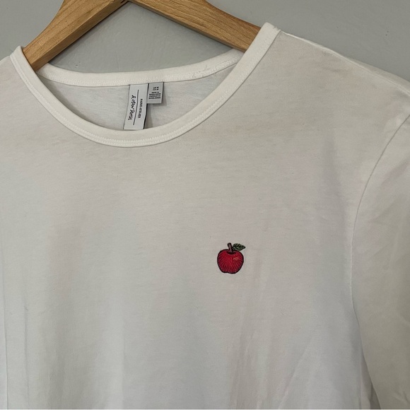 & Other Stories White with Red Apple Embroidery Classic Preppy Short Sleeve Tee - Picture 2 of 5